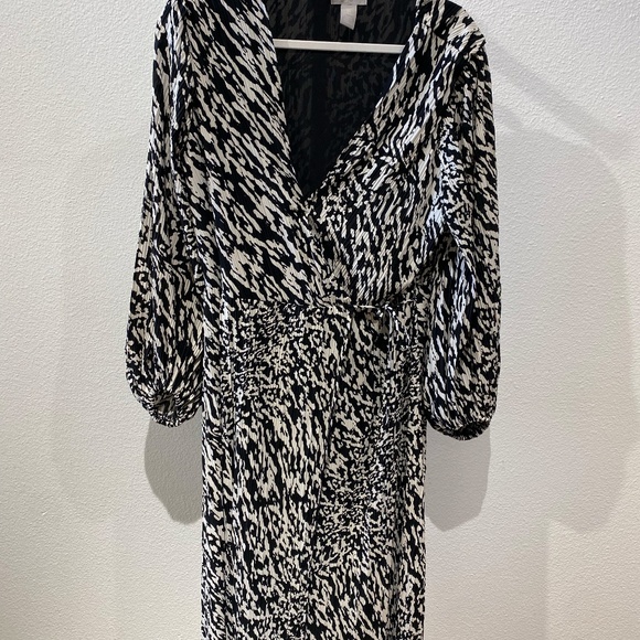 H&M Pleated Wrap-front Dress - Picture 2 of 5